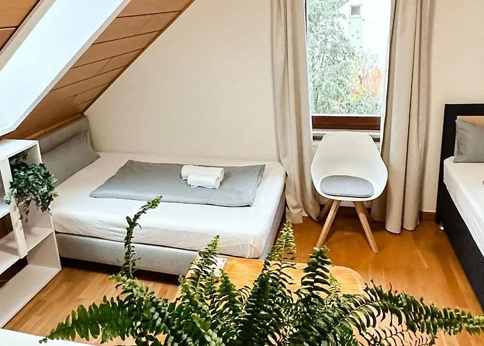 Sali Homes K39 Monte-carlo -spacious 6-bedroom With Terrace And Garden Views In Ideal For Groups באיירוט